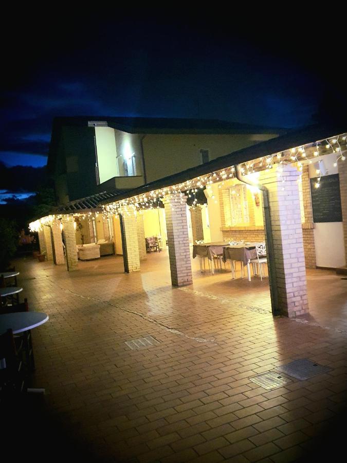 Gasthaus Country-House Pecora Nera Mosciano SantʼAngelo Exterior foto